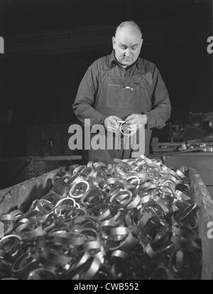 Konvertierung, Kupfer und Messing-Verarbeitung, gaging rotierenden Kupferbänder, passen diese Kupfer rotierenden Bands die Kerben im Inneren Stockfoto