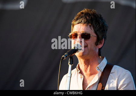 Noel Gallagher High Flying Birds spielt V Festival am 18.08.2012 im Hylands Park, Chelmsford. Personen im Bild: Noel Gallagher. Bild von Julie Edwards. Hinweis: Dieses Bild darf nicht nach 19.09.2012 verwendet werden Stockfoto