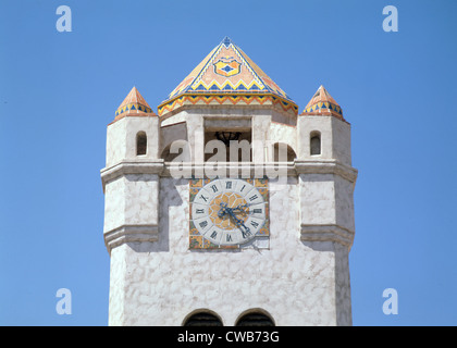 Uhr, Death Valley Ranch "Glocken-Turm", Death Valley Junction, Kalifornien.  1928 Stockfoto