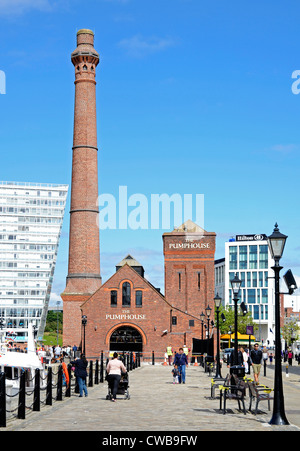 Die alten Pumphouse am Albert Dock in Liverpool, Großbritannien wurde restauriert und ist heute ein Pub und restaurant Stockfoto