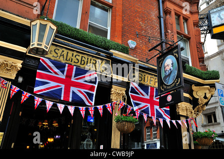 Außenseite des The Salisbury Pub St.Martins Lane, Central London Stockfoto