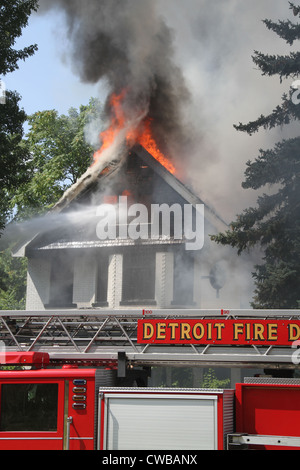 Detroit Feuerwehr an der Szene der Freien Wohnung Feuer Detroit Michigan USA Stockfoto