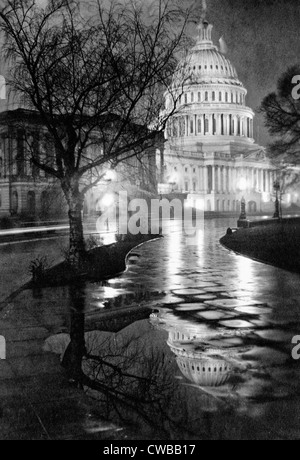 Blick auf das Kapitol, nachts, bei Regen, ca. 1919 Stockfoto