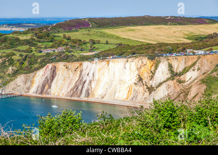 Alum Bay, Isle Of Wight, England, UK in Nadeln Park zeigt den mehrfarbigen Sand: beliebte touristische Souvenirs Stockfoto