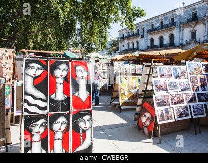 Markt in Havanna, Kuba, mit Gemälden, Bildern, Postern und Kunstwerke zum Verkauf an Touristen Stockfoto