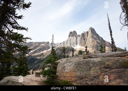 Liberty Bell Mountain aus Washington Pass auf dem North Cascades Highway - Nationalwald Okanogan-Wenatchee, Washington Stockfoto