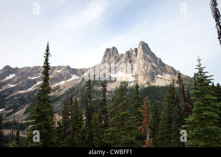 Liberty Bell Mountain aus Washington Pass auf dem North Cascades Highway - Nationalwald Okanogan-Wenatchee, Washington Stockfoto