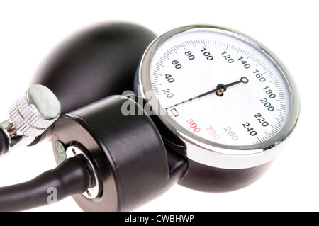 Medizinischen Manometer Nahaufnahme mit einer Glühbirne. Isoliert auf weißem Hintergrund. Stockfoto