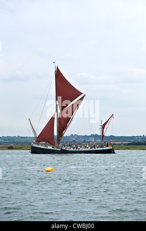 Thames Barge tragen Touristen am Fluss Blackwater Osea Insel Stockfoto