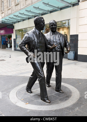 Statue von Sir John und Cecil Moores vor ehemaliger Littlewoods laden, jetzt Primark in Liverpool UK Stockfoto