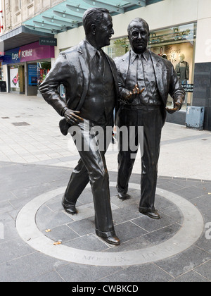 Statue von Sir John und Cecil Moores vor ehemaliger Littlewoods laden, jetzt Primark in Liverpool UK Stockfoto