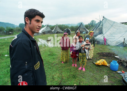 Sinti und Roma in einem Zeltlager in Alunis, Rumänien Stockfoto