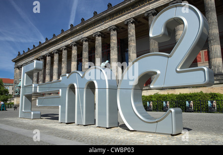 Berlin - Einstein Formel der Relativitätstheorie als Skulptur Stockfoto