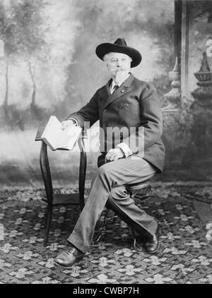 William Frederick Cody, auch bekannt als Buffalo Bill (1846-1917), im Jahre 1907 Studioportrait. Stockfoto