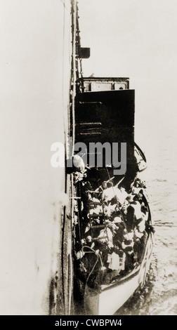 Rettungsboot aus Titanic ist auf die Rettung Schiff Carpathia aufgehoben. 15. April 1912. Stockfoto