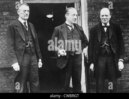 Britischer konservativer Parteiführer im Jahr 1925. Von links: Austen Chamberlain, Außenminister; Premier Stanley Baldwin; und Sir Stockfoto