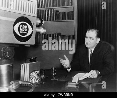 Wisconsin Senator Joseph McCarthy (1908 – 1957), sprechen vor der Kamera CBS in New York auf der Höhe seines Ruhmes und Stockfoto