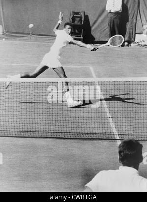Arthur Ashe, (1943 – 1993), dem Tennisspielen an Forest Hills, New York 1964. Er war der erste Afroamerikaner, der höchste zu erreichen Stockfoto