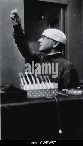 Alexis Carrel (1873-1944), französischer Chirurg im Labor. Er gewann die 1912 den Nobelpreis für Physiologie oder Medizin für seine Stockfoto