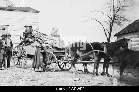 Abfahrt von THE OLD HOMESTEAD, zeigt eine 1862 Foto von George Barnard eine amerikanische Familie in Bewegung während der Civil Stockfoto