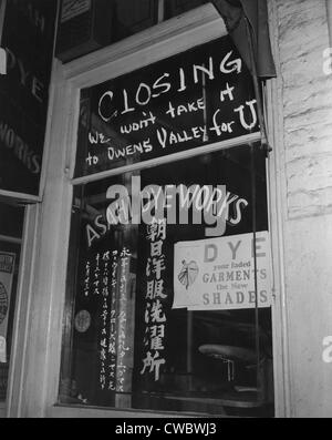 Schaufenster der japanischen amerikanischen Besitz Asahi Färbereien in Los Angeles "Little Tokyo". Auf dem Schild steht, "schließen, wir werden nicht Stockfoto