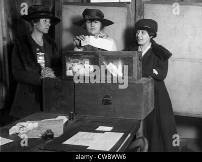 Drei Frauen Suffragetten Stimmabgabe in New York City, ca. 1917 Stockfoto