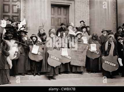 Das Frauenstimmrecht Wanderer, die an die Wanderung von New York City nach Washington, D.C. an der National American Woman teilgenommen Stockfoto