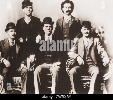 Butch Cassidy Wild Bunch Räuberbande Zug in Porträt genommen in Fort Worth, Texas im Jahre 1901. Von links nach rechts, sitzend: Harry Stockfoto