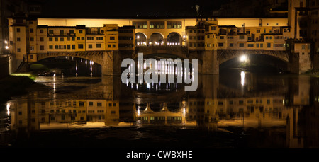 Florenz, Italien: ungewohnten Blick auf Ponte Vecchi bei Nacht Stockfoto