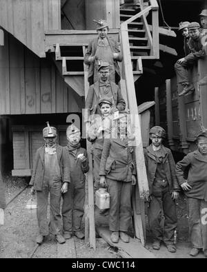Staub bedeckt Breaker Boys an der Woodward Coal Mines, Kingston, Pennsylvania. Der jüngste Minenarbeiter Kohle begann an diesem Stockfoto