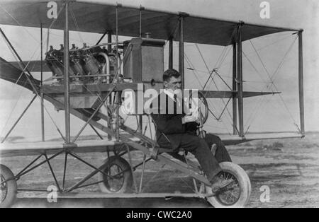 Lincoln J. Beachey 1887-1915 ein gefeierter amerikanischer Flieger und Stunt pilot ein Doppeldecker in 1912. Er führte Tauchgänge Schleifen und Stockfoto