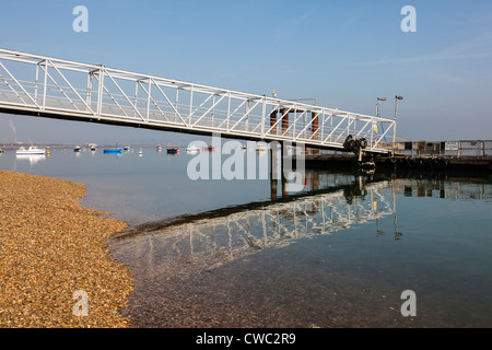 Ponton-Ansatz nach Hayling Island Ferry, Eastney, Portsmouth, UK Stockfoto