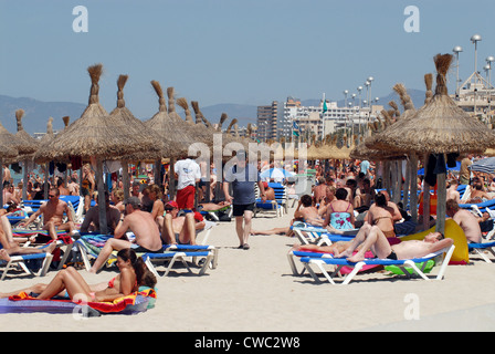 Spanien, Mallorca, Sonnenanbeter am Ballermann Stockfoto