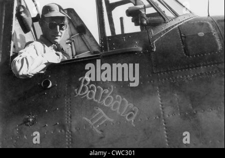 George Bush Marineflieger im Cockpit seines TBM Avenger ein Torpedobomber während des zweiten Weltkriegs. Das Flugzeug wurde für seine benannt. Stockfoto