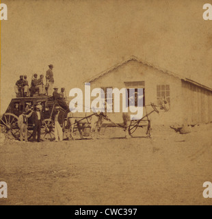 USA Express Überland Bühne ab für Denver von Hays Stadt Kansas wurde von fünf afrikanischen amerikanischen Soldaten bewacht. Stockfoto