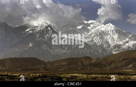 Ost-Afghanistan weißen Berge der Provinz Nangarhar die Lage der Höhle Komplex von Tora Bora. Im Jahr 2002 Stockfoto