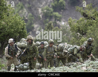 Soldaten der Koalition aus USA Kanada und Afghanistan bei einer Landezone in 7 500-Fuss-Berge in Tora Bora und Umgebung: Stockfoto