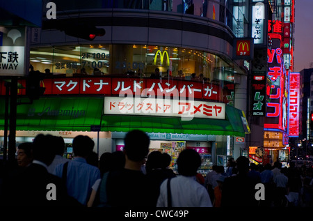 McDonald's-Restaurant in Tokio. Ca. 2010. McDonald's Corp. Foto., Foto: Everett Collection(BSLOC 2011 6 185) Stockfoto