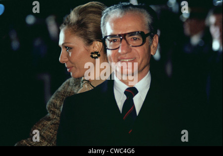 Mohammed Reza Pahlavi Schah von Persien und Kaiserin Farah vorbereiten, nach einem Besuch in den Vereinigten Staaten am Nov. 16 1977 abzuweichen. Er Stockfoto