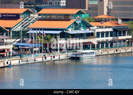 Jacksonville Landing Komplex am Northbank Riverwalk entlang St. Johns River in Downtown Jacksonville, FL Stockfoto