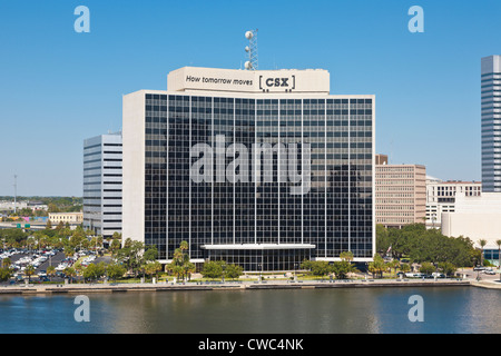 CSX Transportation, aufbauend auf dem Northbank Riverwalk in der Innenstadt von Jacksonville, FL Stockfoto