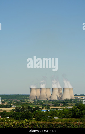 Blick über die Felder von Leicestershire gegenüber Ratcliffe auf Soar Kraftwerk Stockfoto