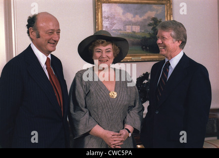 New Yorker Bürgermeister Edward Koch und Manhattan Kongressabgeordnete Bella Abzug Treffen mit Jimmy Carter. 3. Februar 1978. Stockfoto