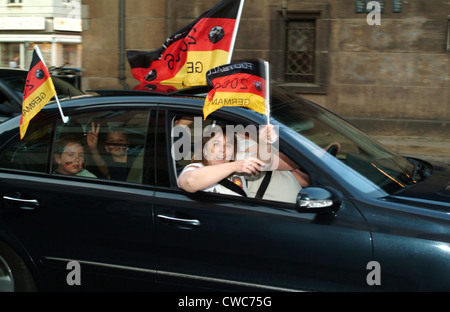 Berlin, Autokolonne deutschen Fußball-fans Stockfoto