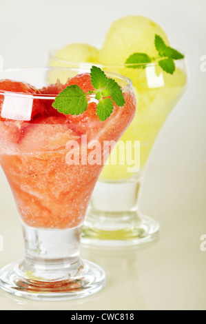 Melonen und Wassermelonen Sorbet im Glas-Eisbecher Stockfoto