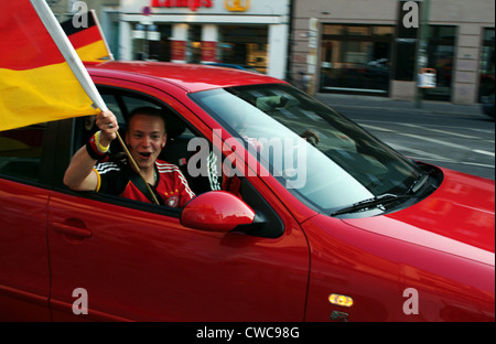 Berlin, Autokolonne deutschen Fußball-fans Stockfoto