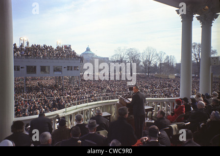 Einweihung des Lyndon b. Johnson. Präsident Lyndon Johnson liefert seine Antrittsrede von der Ostfassade des Kapitols, Stockfoto