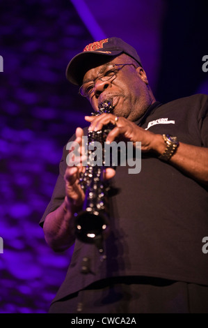 Ray Gaskins Klarinettist mit der Roy Ayers-Band, die erklingt in Brecon Jazz Festival 2012 Stockfoto