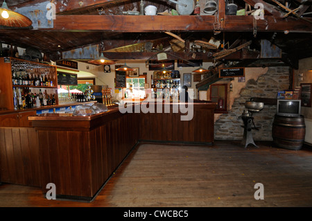 Die Bar des Cardrona Hotels ist ein historisches Hotel in Cardrona in den Crown Range Bergen in Otago, Neuseeland. Stockfoto