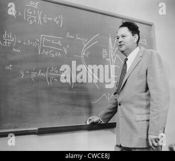 Harry Julian Allen (1910-1977), Luftfahrt-Ingenieur. Auf der Tafel ist eine Illustration seiner stumpfen Körper Theorie verwendet in Stockfoto